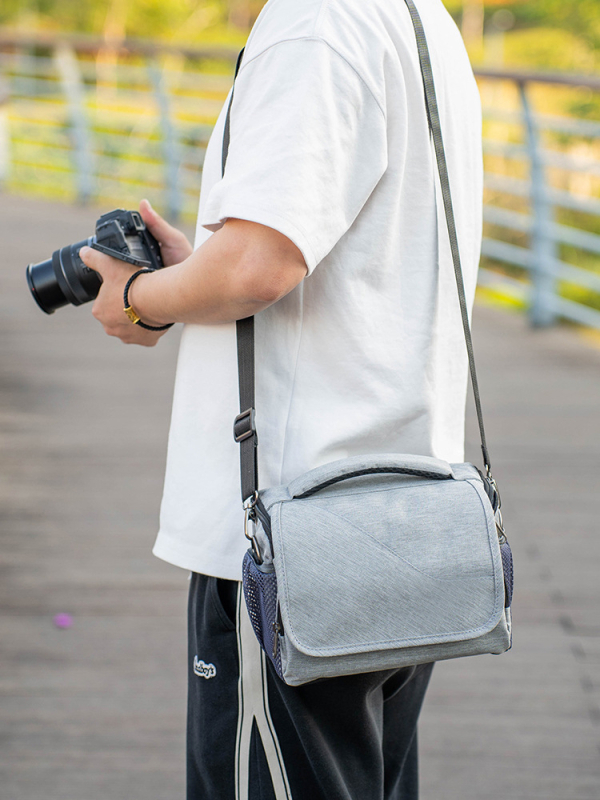 Bezdrobinė veidrodinė kamera krepšys – drobės medžiaga, pamušalas iš drobės, per petį stiliaus, tinka kameroms su viena baterija