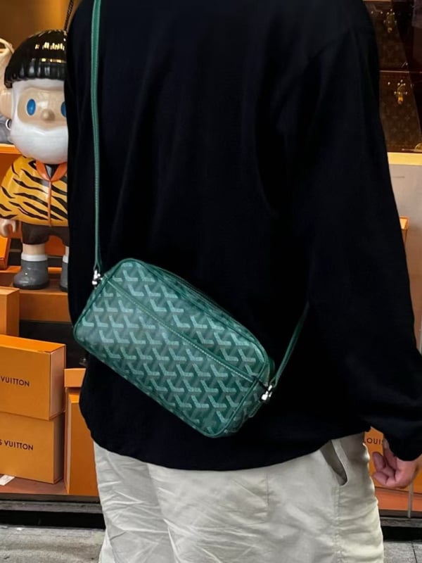 Muška crossbody torba - gradski stil, koža, geometrijski uzorak, podstava: krava djeljena koža, proljeće 2024