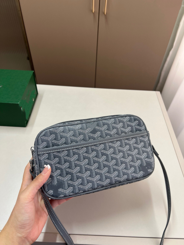 Muška crossbody torba - gradski stil, koža, geometrijski uzorak, podstava: krava djeljena koža, proljeće 2024