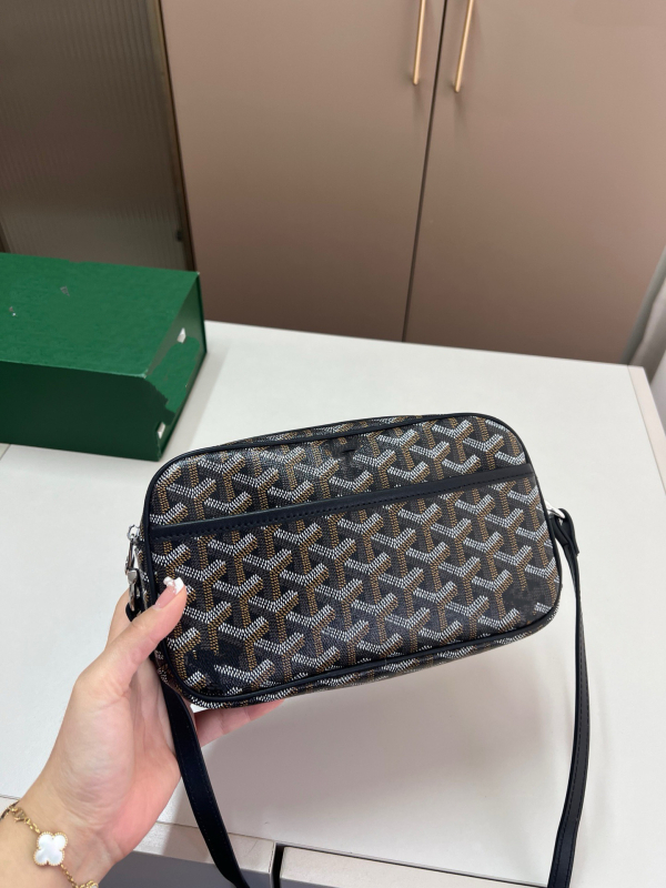 Muška crossbody torba - gradski stil, koža, geometrijski uzorak, podstava: krava djeljena koža, proljeće 2024