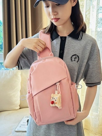 Dicarlo najlonska crossbody torba s vertikalnim kvadratnim oblikom, unutarnji džep sa zatvaračem, urbani minimalistički stil