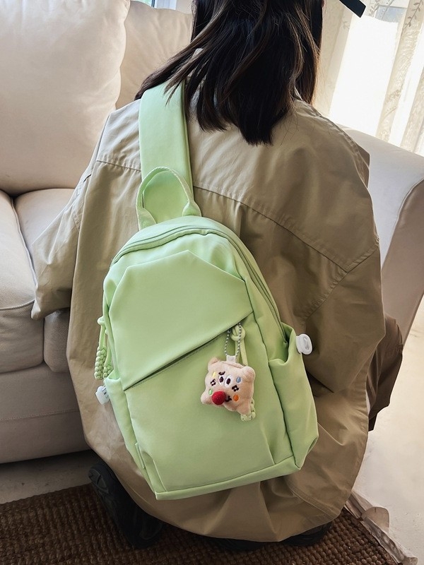 Dicarlo najlonska crossbody torba s vertikalnim kvadratnim oblikom, unutarnji džep sa zatvaračem, urbani minimalistički stil