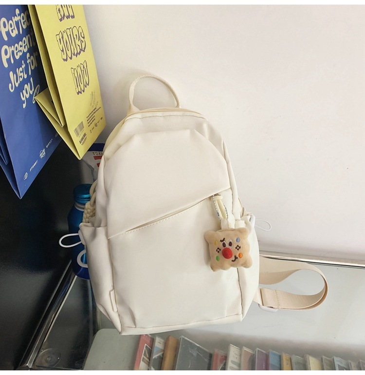 Dicarlo najlonska crossbody torba s vertikalnim kvadratnim oblikom, unutarnji džep sa zatvaračem, urbani minimalistički stil