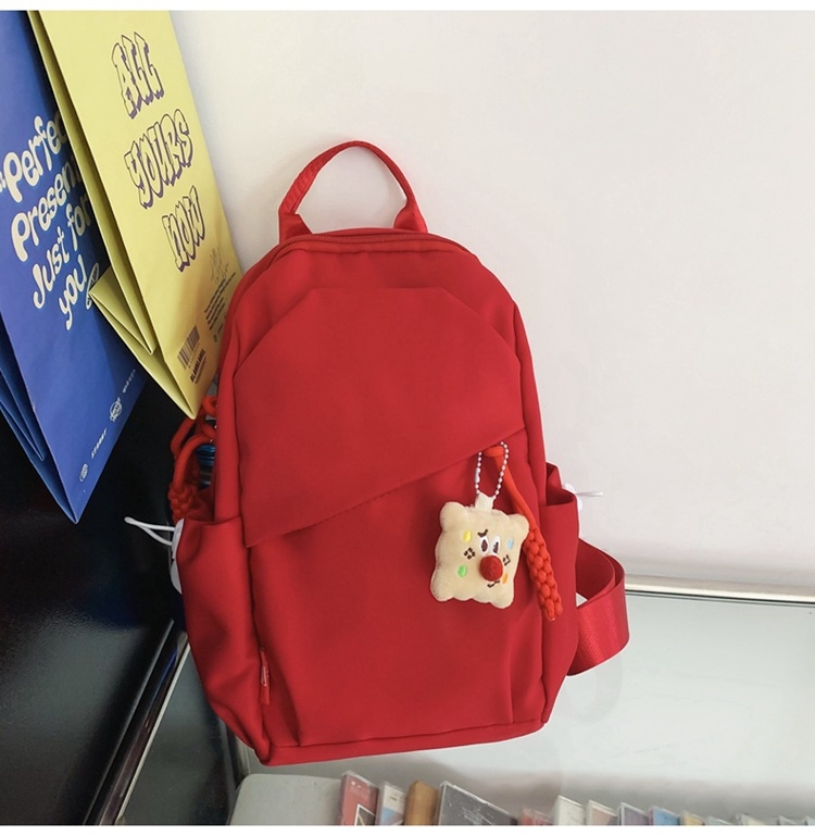 Dicarlo najlonska crossbody torba s vertikalnim kvadratnim oblikom, unutarnji džep sa zatvaračem, urbani minimalistički stil