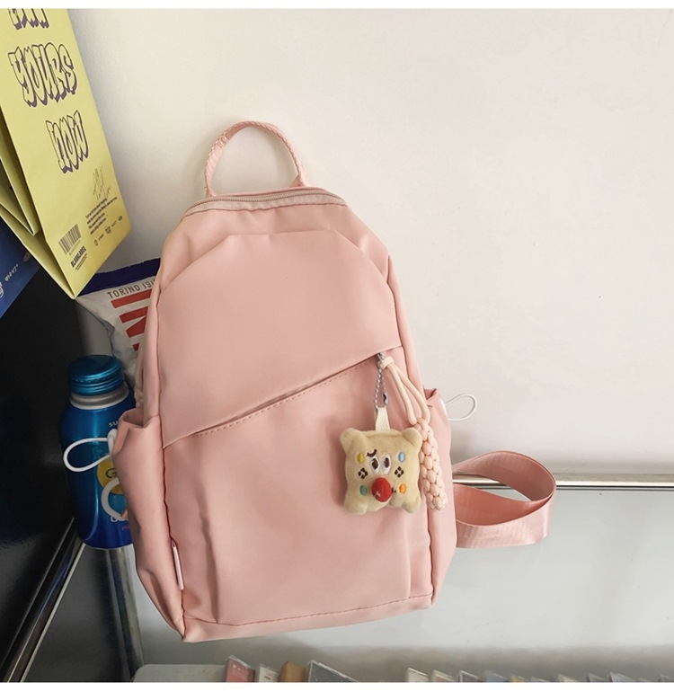 Dicarlo najlonska crossbody torba s vertikalnim kvadratnim oblikom, unutarnji džep sa zatvaračem, urbani minimalistički stil