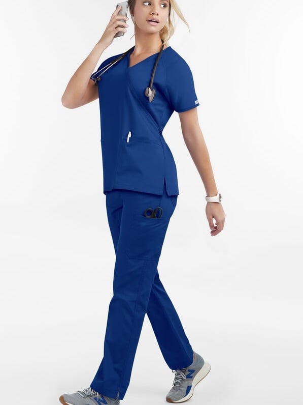 Медицински работен комплект: V-образно деколте, къс ръкав, унисекс, отвежда влагата, полиестер-еластан, сет (горнище и долнища)