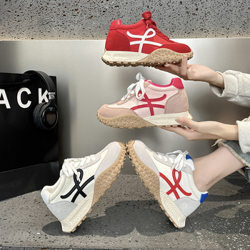 Дамски обувки за височинно повишаване с 7 см; горна част: свинска кожа + изкуствена кожа + плат; кръгъл нос, връзки, гумена подметка