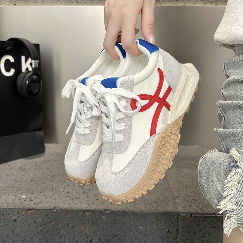 Дамски обувки за височинно повишаване с 7 см; горна част: свинска кожа + изкуствена кожа + плат; кръгъл нос, връзки, гумена подметка