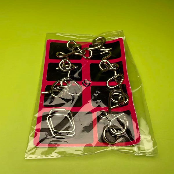 Пъзел с девет звена от метал – образователна игра за отключване, опаковка в кутия, персонализиране на лого