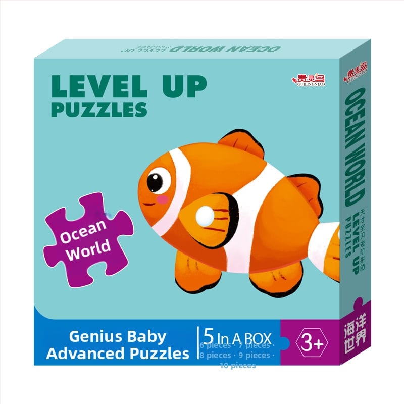 Пъзел карти: 5-10 карти с животни, динозаври и строителни машини; хартия; за деца 0-3 г.; цветна кутия.