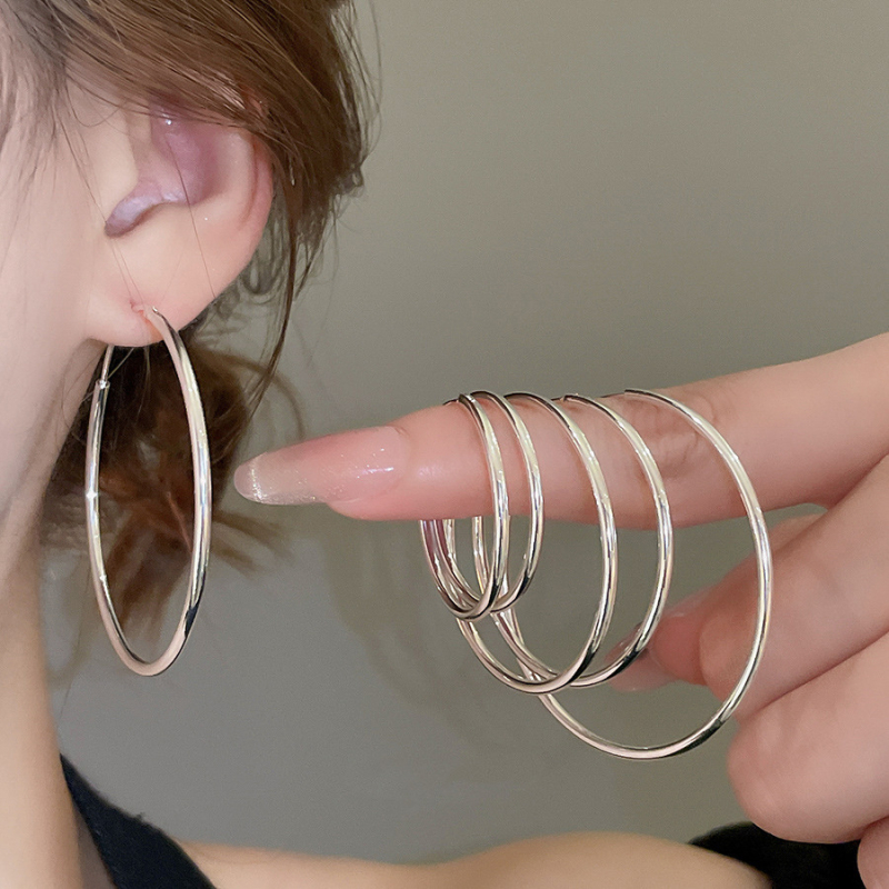 F136 Titanijeva legura – jednostavne kružne naušnice za žene – suptilan luksuz, elegantan stil, G23 titan oversized piercing naušnice