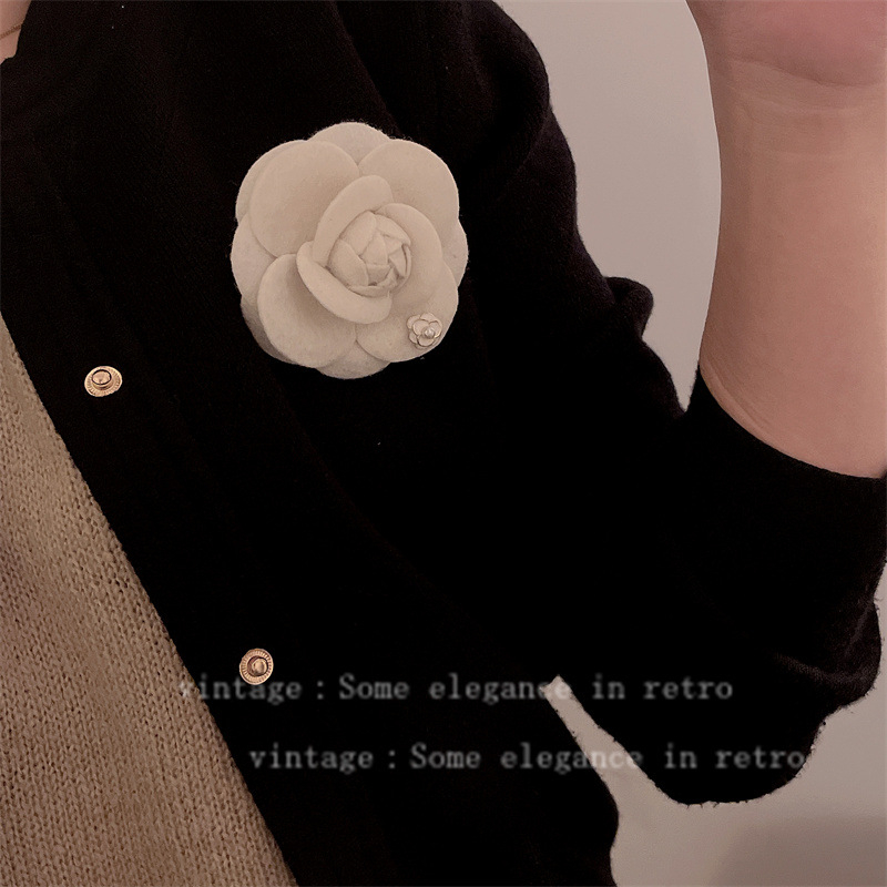 Broš Camellia — miješani materijali, elektroplatiranje, francuski retro stil, podrijetlo Yiwu, jesen 2024, dekorativno, poklon