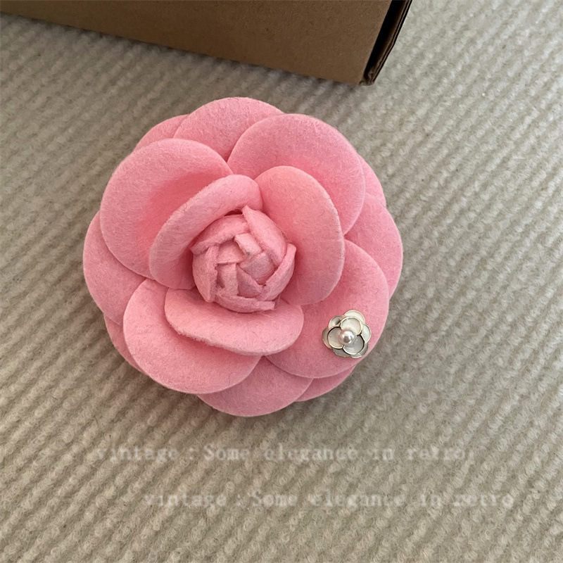 Broš Camellia — miješani materijali, elektroplatiranje, francuski retro stil, podrijetlo Yiwu, jesen 2024, dekorativno, poklon