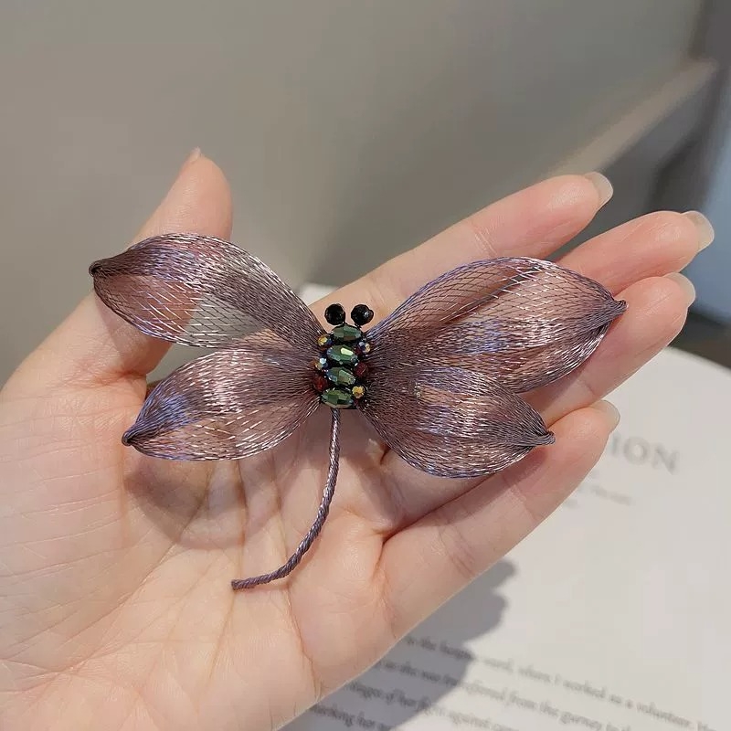 Szitakötő brooch gradient befejezéssel, szövet, rovar-stílus, kézzel készített, egyedi csomagolás, 2025 tavasza