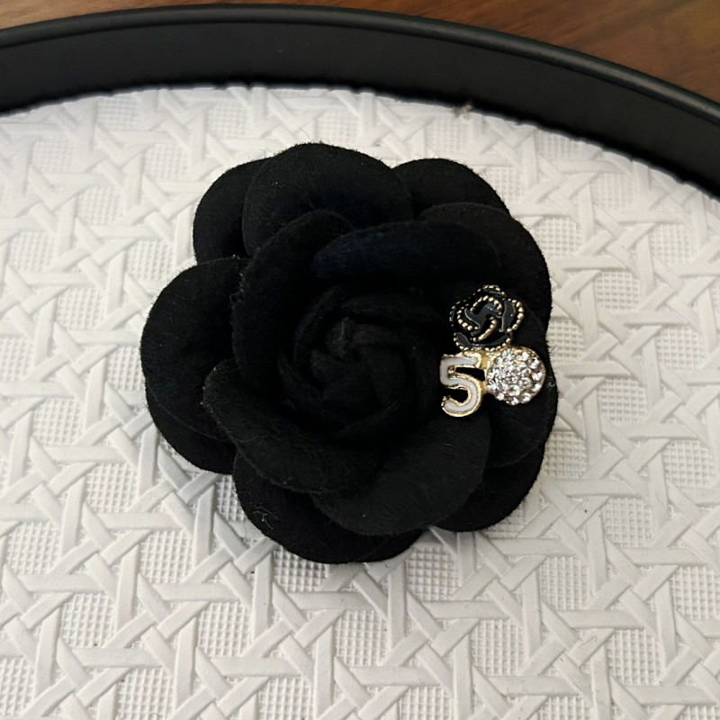 Broš od platna, cvjetni oblik, ručno izrađeno, dizajn s pet znakova kamelije, dekorativni unisex dodatak