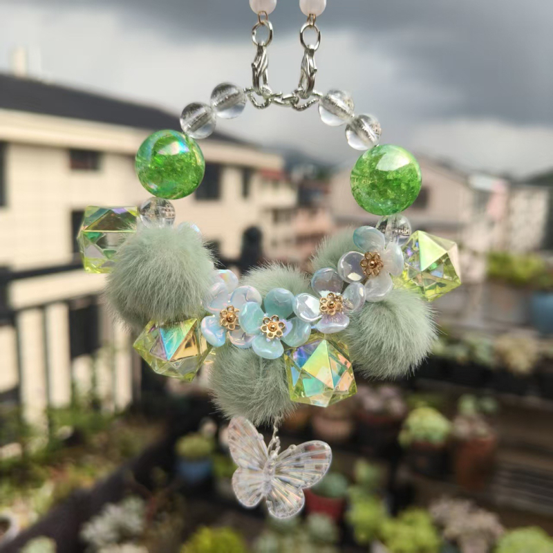 Κρεμαστό διακοσμητικό για τον καθρέφτη του αυτοκινήτου - ακρυλικό, χειροποίητες χάντρες, μοτίβο Lily of the Valley, πολυτελής εσωτερικός διακοσμός