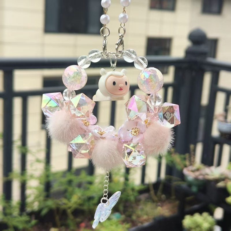 Κρεμαστό διακοσμητικό για τον καθρέφτη του αυτοκινήτου - ακρυλικό, χειροποίητες χάντρες, μοτίβο Lily of the Valley, πολυτελής εσωτερικός διακοσμός