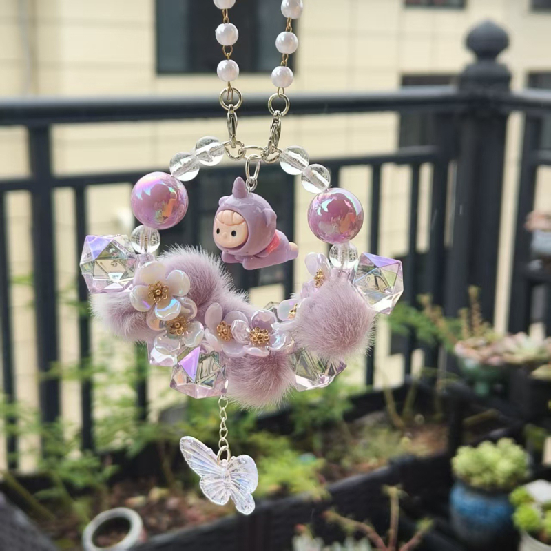 Κρεμαστό διακοσμητικό για τον καθρέφτη του αυτοκινήτου - ακρυλικό, χειροποίητες χάντρες, μοτίβο Lily of the Valley, πολυτελής εσωτερικός διακοσμός