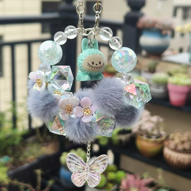 Κρεμαστό διακοσμητικό για τον καθρέφτη του αυτοκινήτου - ακρυλικό, χειροποίητες χάντρες, μοτίβο Lily of the Valley, πολυτελής εσωτερικός διακοσμός