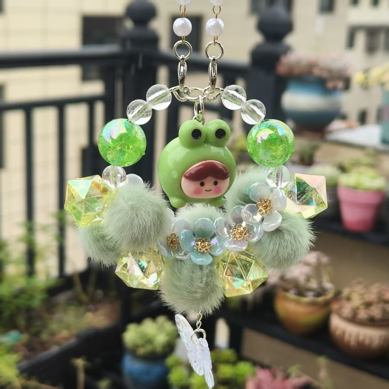 Κρεμαστό διακοσμητικό για τον καθρέφτη του αυτοκινήτου - ακρυλικό, χειροποίητες χάντρες, μοτίβο Lily of the Valley, πολυτελής εσωτερικός διακοσμός