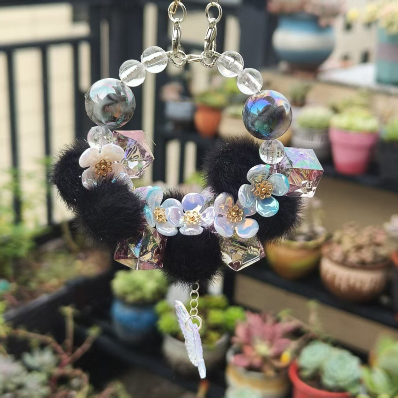 Κρεμαστό διακοσμητικό για τον καθρέφτη του αυτοκινήτου - ακρυλικό, χειροποίητες χάντρες, μοτίβο Lily of the Valley, πολυτελής εσωτερικός διακοσμός