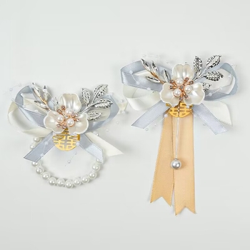 Esküvői csuklós virágcsokor készlet – selyem virágok, erdő-stílus; koszorúslányoknak és vőlegényeknek; ajándékhoz készen