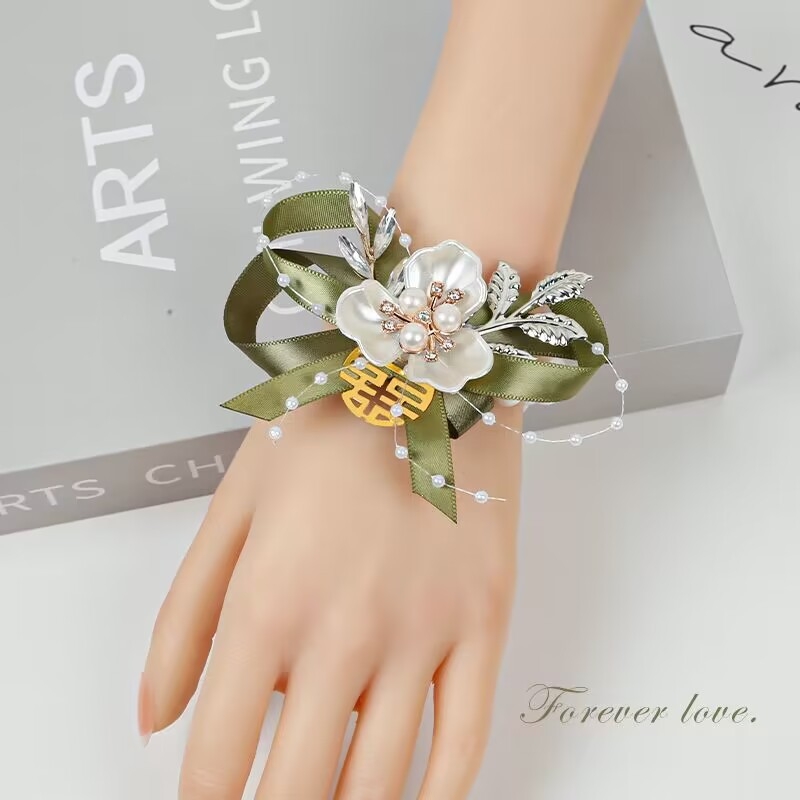 Esküvői csuklós virágcsokor készlet – selyem virágok, erdő-stílus; koszorúslányoknak és vőlegényeknek; ajándékhoz készen