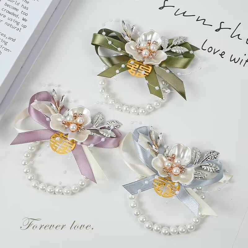 Esküvői csuklós virágcsokor készlet – selyem virágok, erdő-stílus; koszorúslányoknak és vőlegényeknek; ajándékhoz készen