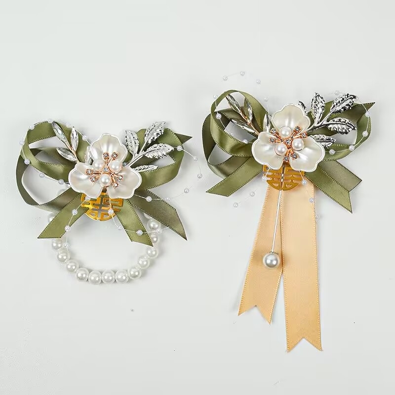 Esküvői csuklós virágcsokor készlet – selyem virágok, erdő-stílus; koszorúslányoknak és vőlegényeknek; ajándékhoz készen