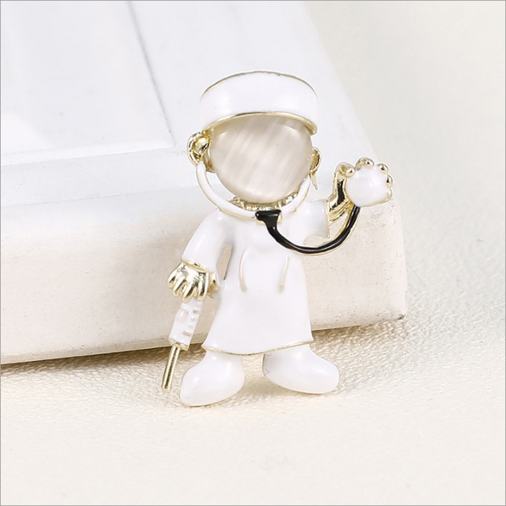 Isia Medicinski broš – Kameno mačje oko, Premaz kap ulja, Legura, Crtani stil, Unisex, Za medicinske sestre i doktore, Jesen 2024