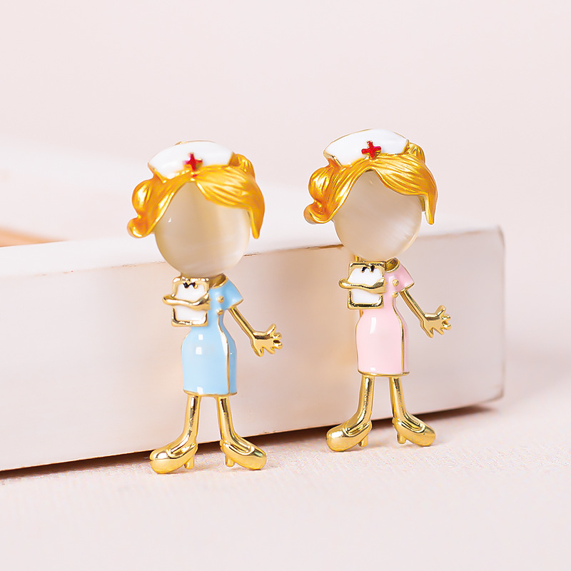 Isia Medicinski broš – Kameno mačje oko, Premaz kap ulja, Legura, Crtani stil, Unisex, Za medicinske sestre i doktore, Jesen 2024