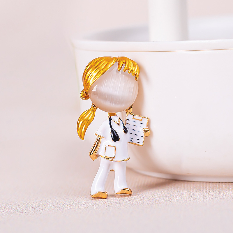 Isia Medicinski broš – Kameno mačje oko, Premaz kap ulja, Legura, Crtani stil, Unisex, Za medicinske sestre i doktore, Jesen 2024