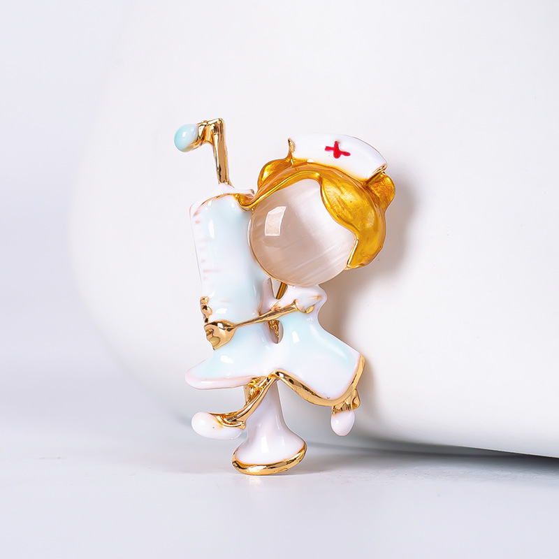 Isia Medicinski broš – Kameno mačje oko, Premaz kap ulja, Legura, Crtani stil, Unisex, Za medicinske sestre i doktore, Jesen 2024