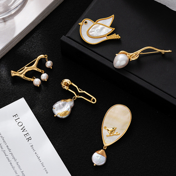 Broșă cu floare de perle, design chinezesc nou, bază de cupru, finisaj electroplacat, accesoriu feminin de modă, vară 2024