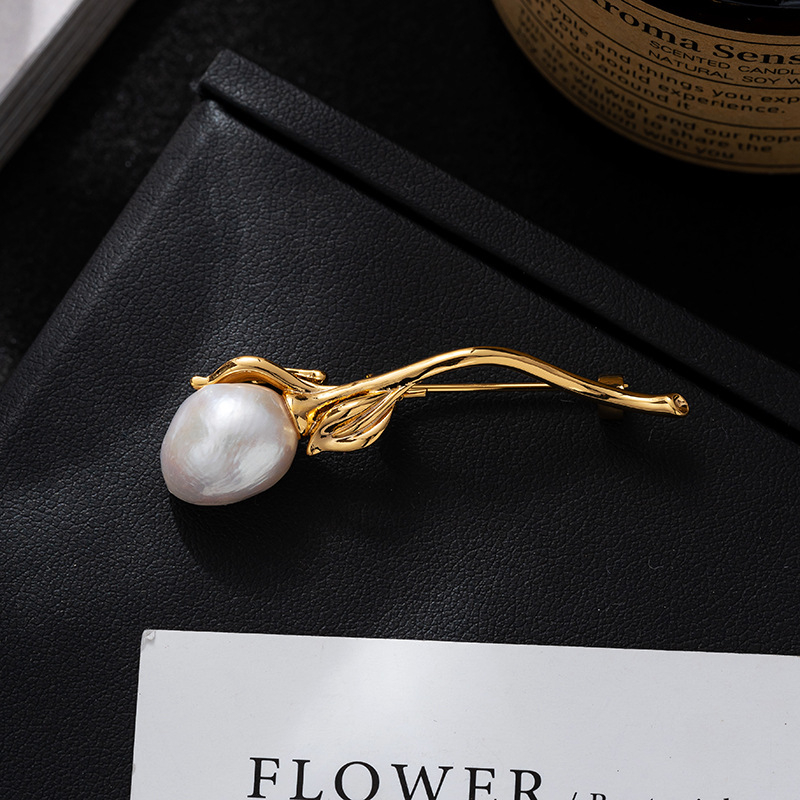 Broșă cu floare de perle, design chinezesc nou, bază de cupru, finisaj electroplacat, accesoriu feminin de modă, vară 2024