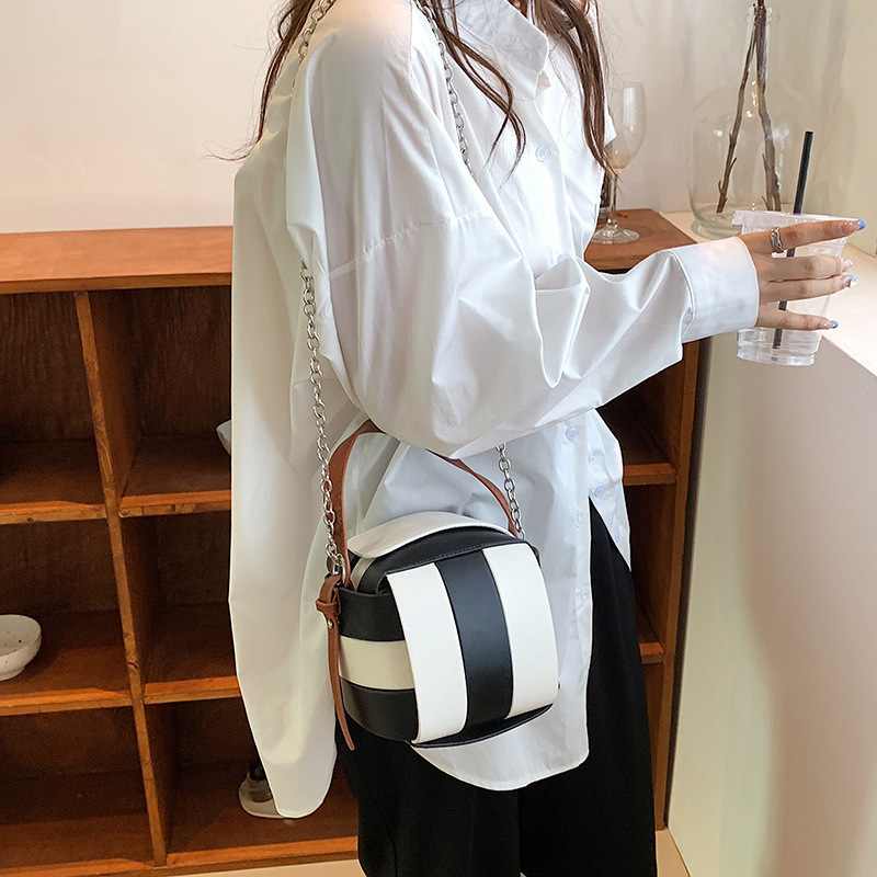 PU okrugla crossbody torbica, gradski trend, ovalni oblik, zatvaranje zatvaračem, poliester podstava
