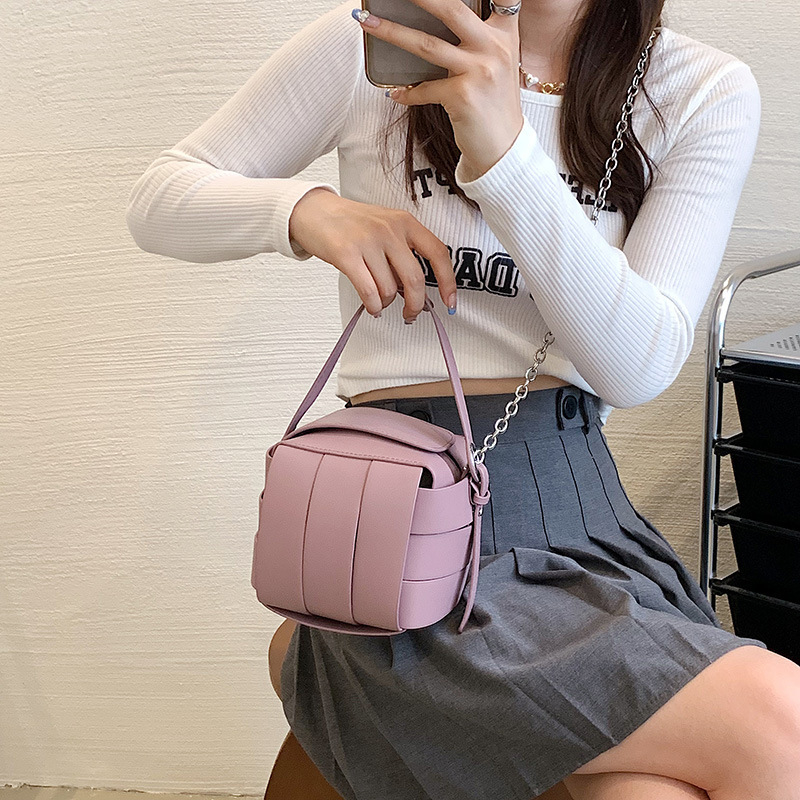PU okrugla crossbody torbica, gradski trend, ovalni oblik, zatvaranje zatvaračem, poliester podstava