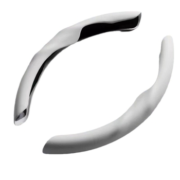 Autó kormányvédő huzat, egyszerű stílus, műbőr felület, minden évszakban használható, univerzális felszerelés, kompatibil a legtöbb márkával.