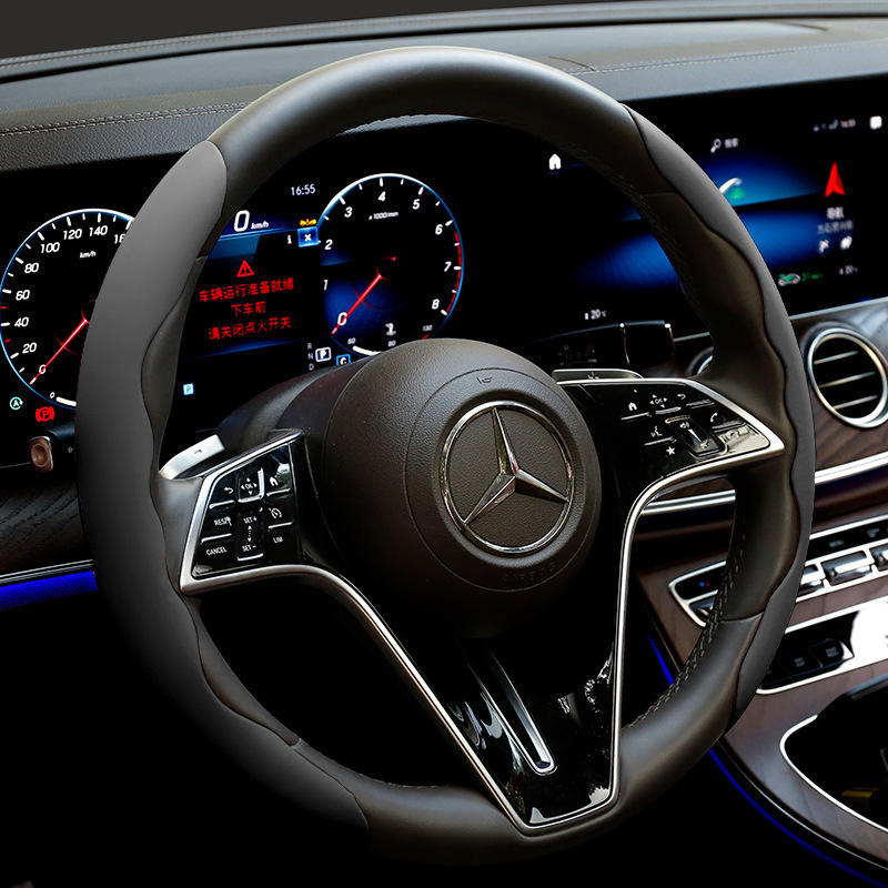 Autó kormányvédő huzat, egyszerű stílus, műbőr felület, minden évszakban használható, univerzális felszerelés, kompatibil a legtöbb márkával.