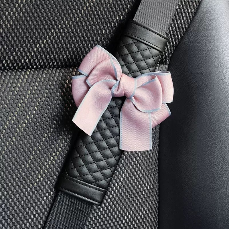 Κάλυμμα ζώνης ασφαλείας αυτοκινήτου με φιόγκο — δερμάτινο και ύφασμα διακοσμητικό μαξιλάρι εσωτερικού χώρου