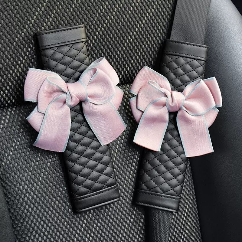 Κάλυμμα ζώνης ασφαλείας αυτοκινήτου με φιόγκο — δερμάτινο και ύφασμα διακοσμητικό μαξιλάρι εσωτερικού χώρου