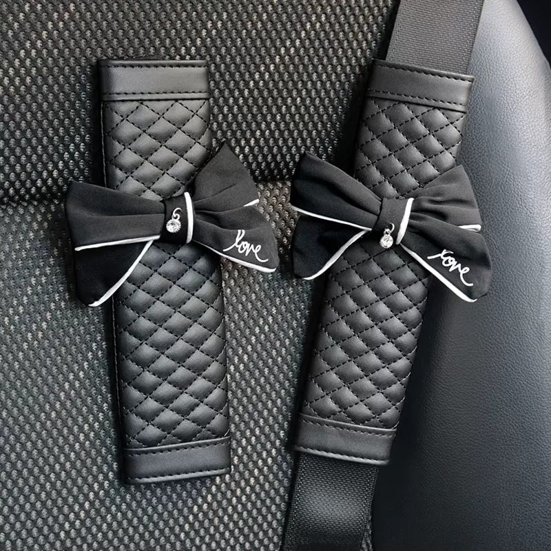 Κάλυμμα ζώνης ασφαλείας αυτοκινήτου με φιόγκο — δερμάτινο και ύφασμα διακοσμητικό μαξιλάρι εσωτερικού χώρου