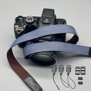 Popruh na fotoaparát - retro denim, diagonálne nastaviteľný, univerzálny model; kompatibilný s Canon, Fuji, Polaroid a ďalšími kamerami