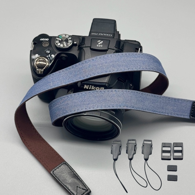Popruh na fotoaparát - retro denim, diagonálne nastaviteľný, univerzálny model; kompatibilný s Canon, Fuji, Polaroid a ďalšími kamerami