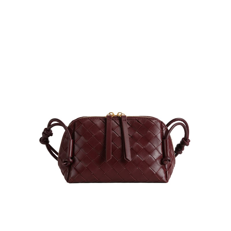 Geantă din piele naturală, design țesut din piele de miel, formă orizontală pătrată, deschidere acoperită, buzunar intern cu fermoar