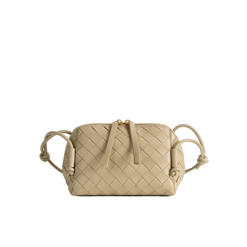 Geantă din piele naturală, design țesut din piele de miel, formă orizontală pătrată, deschidere acoperită, buzunar intern cu fermoar