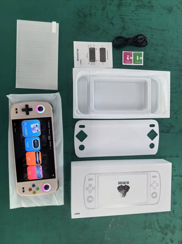 Portatīvā retro spēļu konsole RPG žanram, divi spēlētāji, Linux OS, 64-128 GB atmiņa, USB savienojums