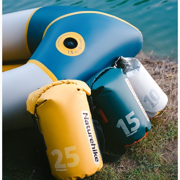 Ārējā ūdensnecaurlaidīgā soma ar sausā–mokra atdalīšanu raftingam, pludmalei, peldēšanai un niršanai — mugursomas uzglabāšanai, zīda ziedu materiāls, pavasaris 2025