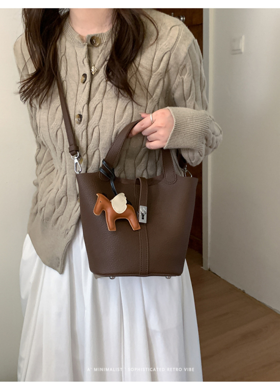 Torba tipa košara od PU kože, gradska jednostavnost, jesen 2025, unutarnji džepovi sa zatvaračem i džep za telefon