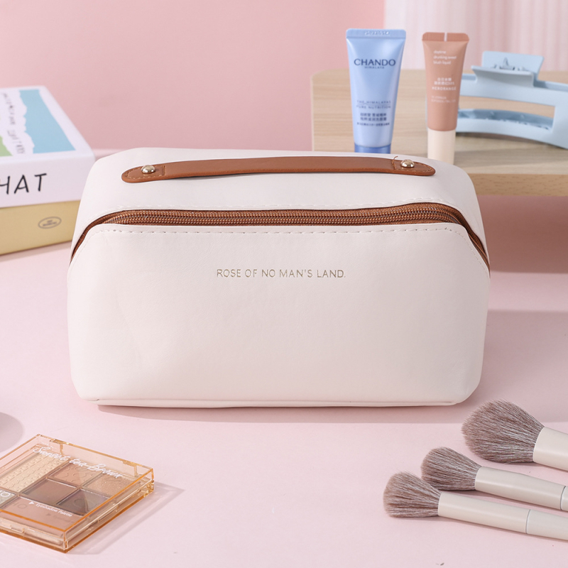 Козметична чанта за пътуване - голям капацитет, водоустойчива, разделяне сухо/мокро, износоустойчива (PVC материал; буквен принт; подплата полиестер)